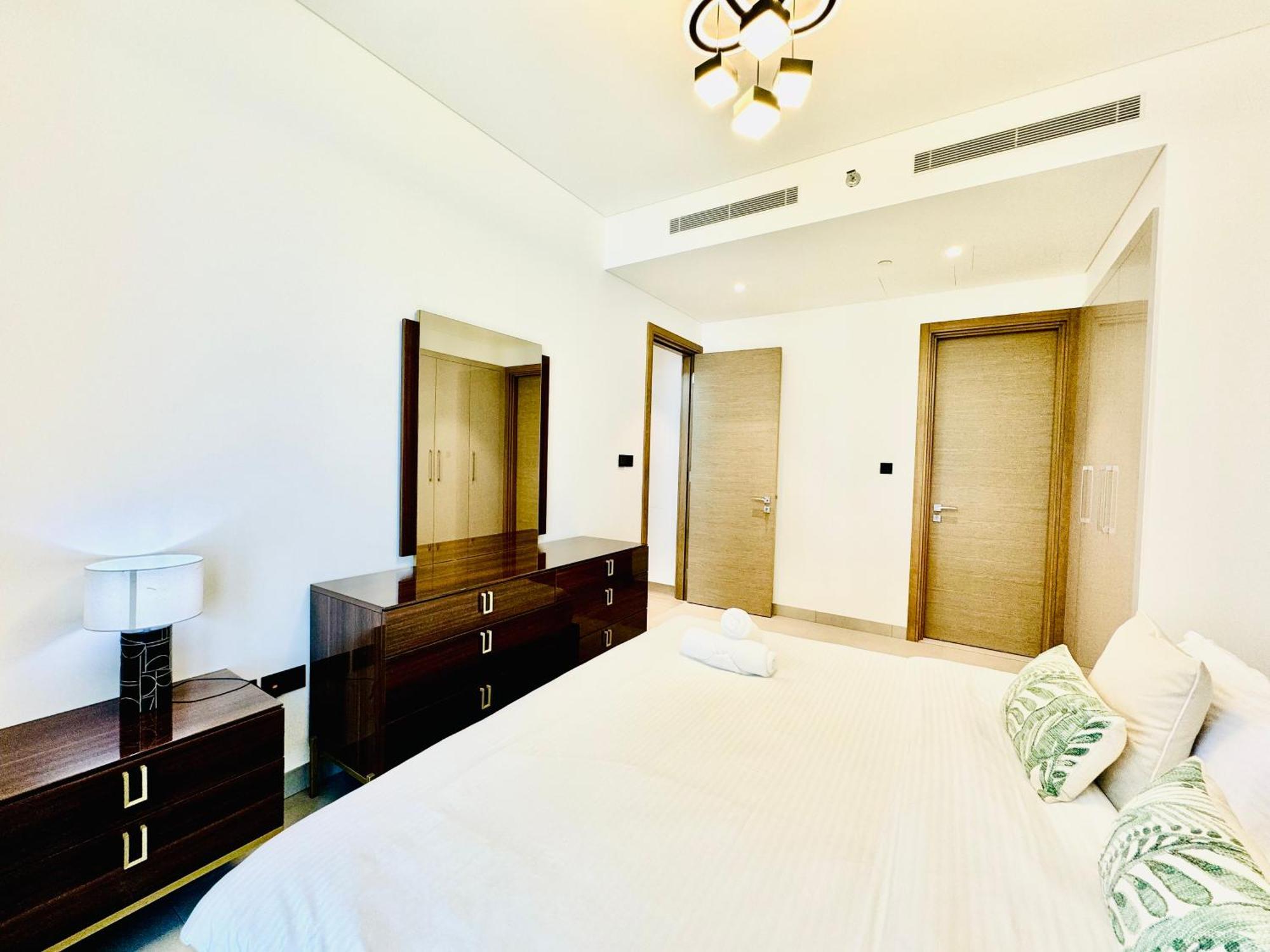 Elegant 2br Escape In Sobha Waves Near Downtown Dubai