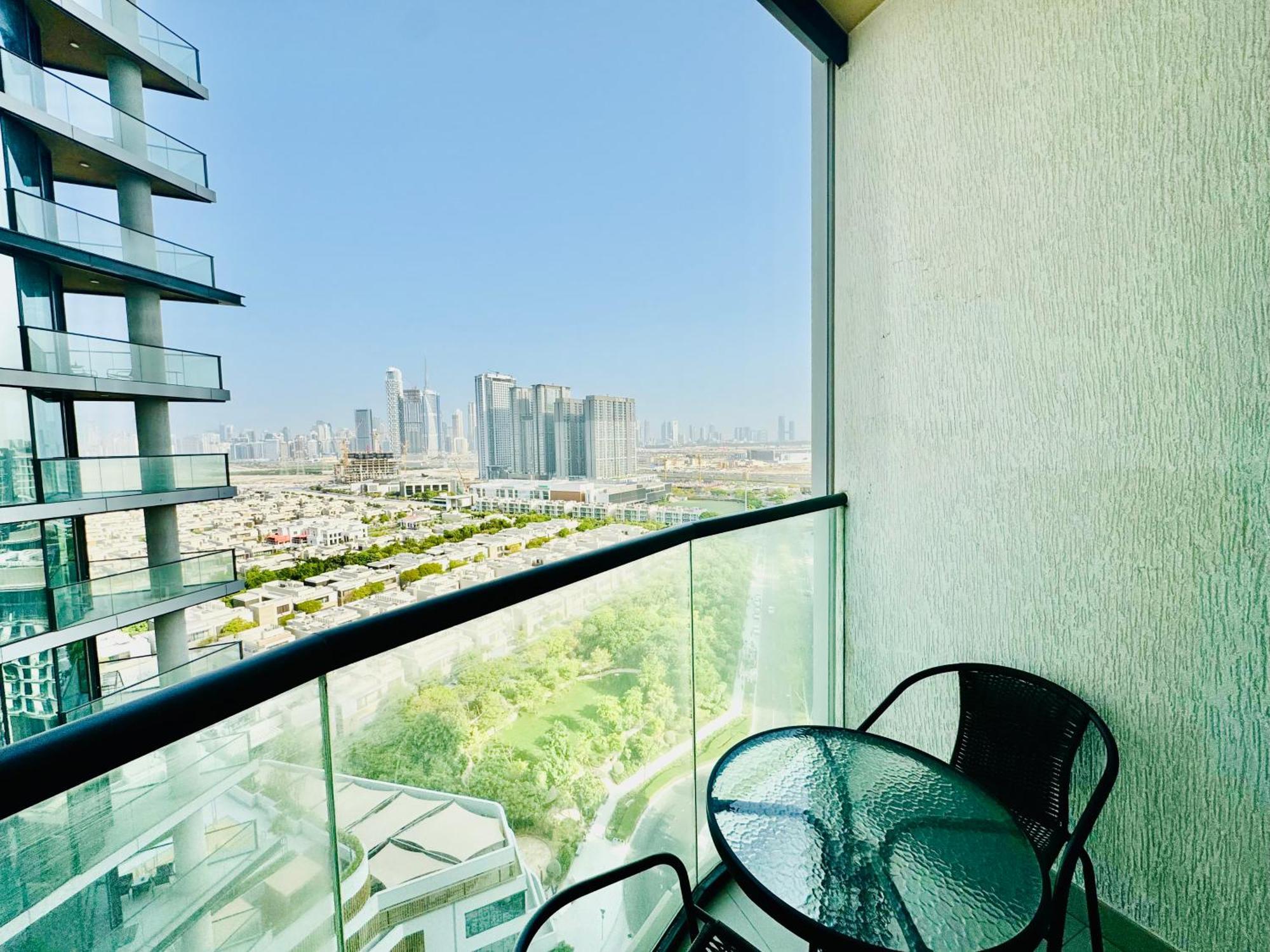 Apartment Elegant 2br Escape In Sobha Waves Near Downtown Dubai