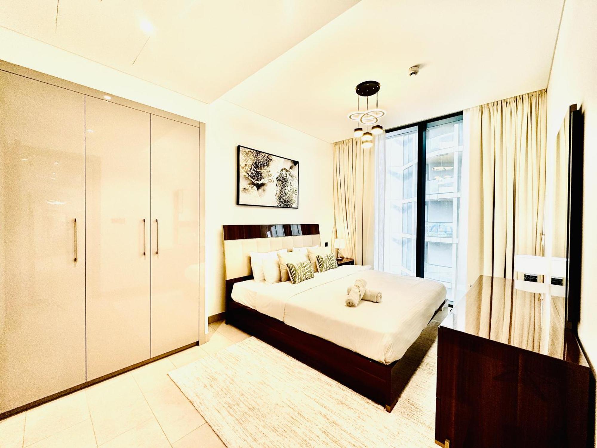 Elegant 2br Escape In Sobha Waves Near Downtown Dubai