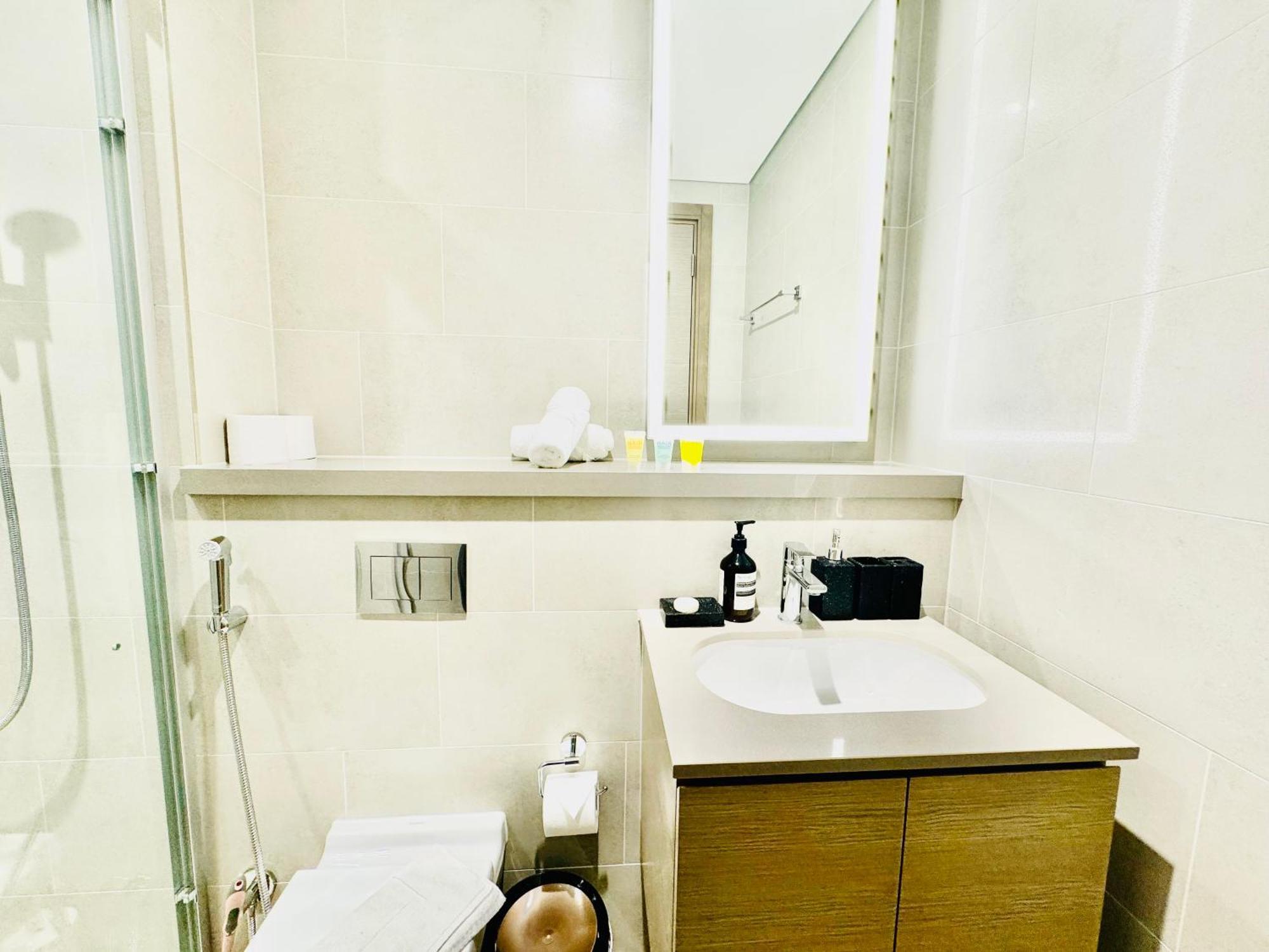 Elegant 2br Escape In Sobha Waves Near Downtown Apartment *