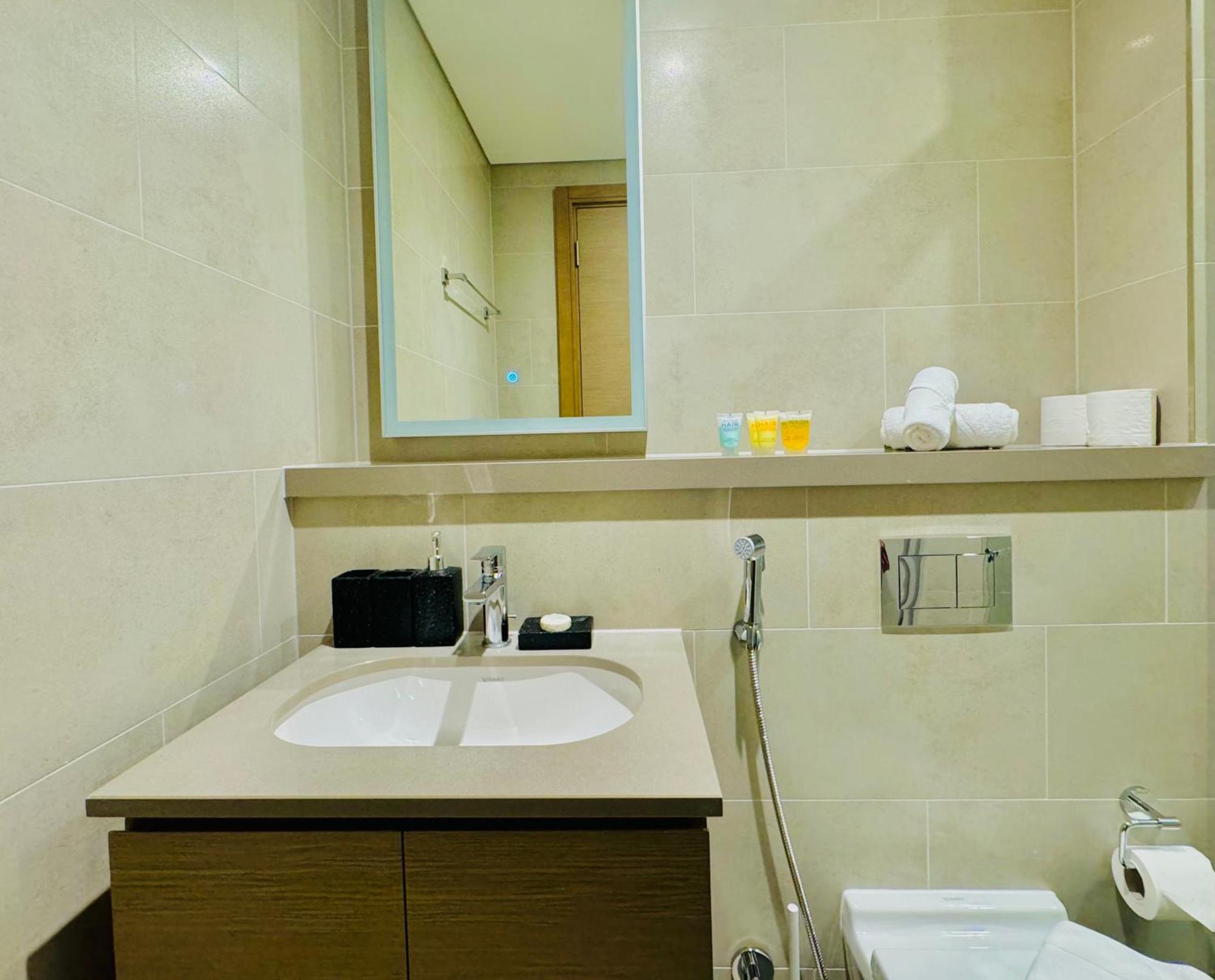 Elegant 2br Escape In Sobha Waves Near Downtown