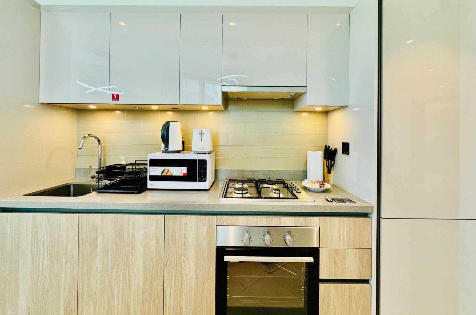 Elegant 2br Escape In Sobha Waves Near Downtown Apartment Dubai