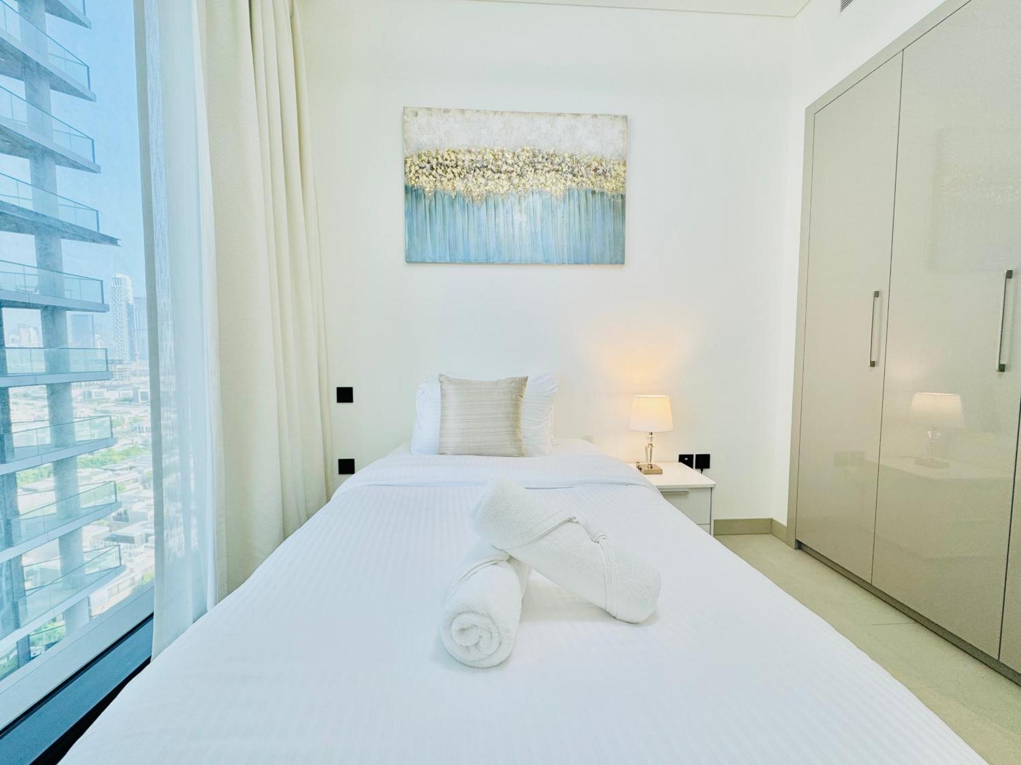 Elegant 2br Escape In Sobha Waves Near Downtown Dubai