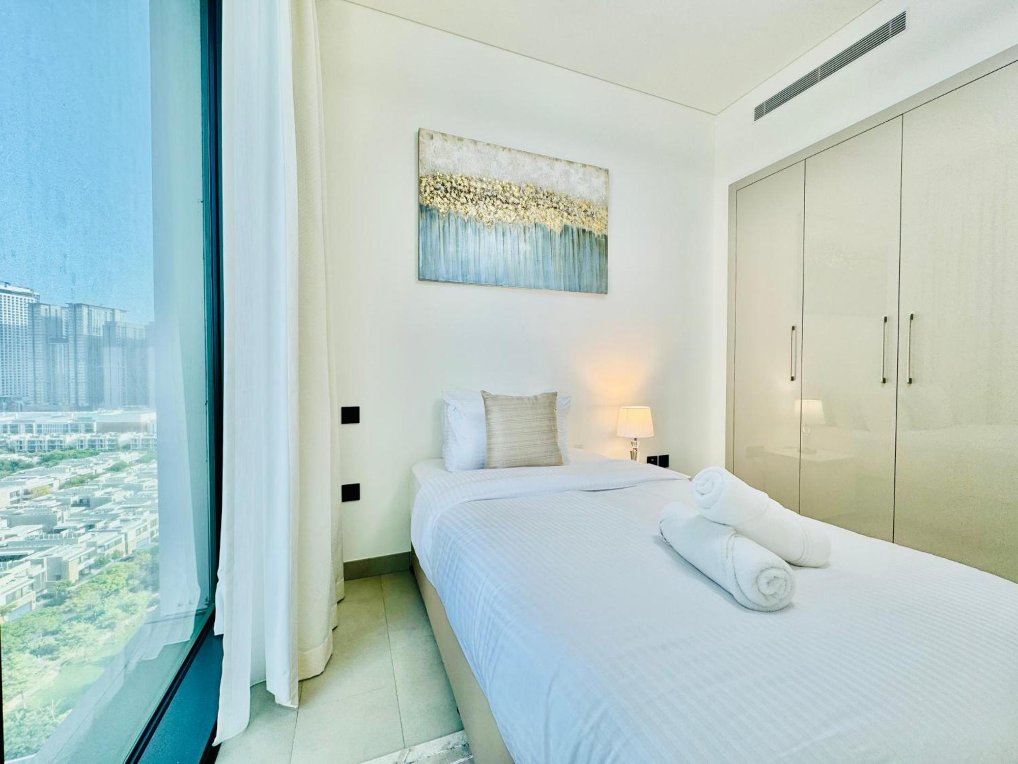 Apartment Elegant 2br Escape In Sobha Waves Near Downtown Dubai