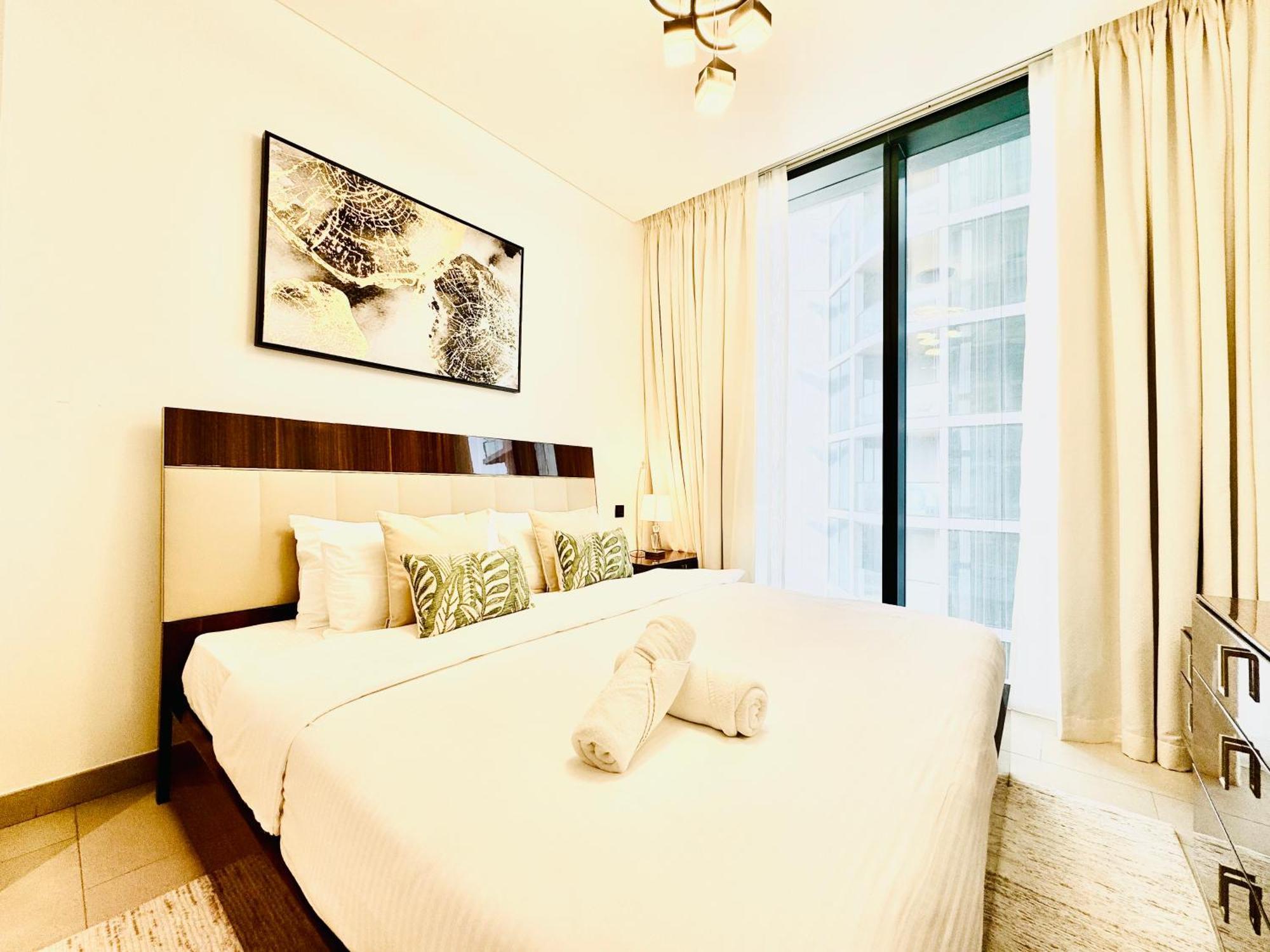 Elegant 2br Escape In Sobha Waves Near Downtown Apartment Dubai