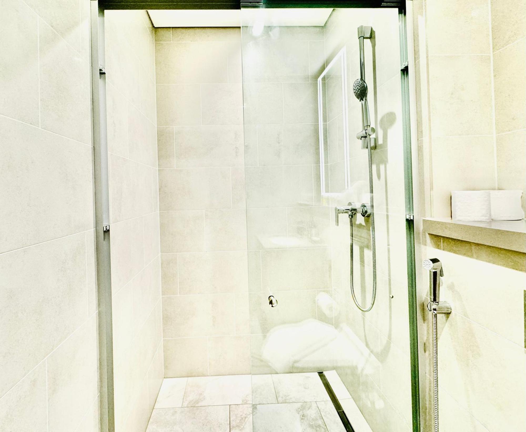 Apartment Elegant 2br Escape In Sobha Waves Near Downtown Dubai