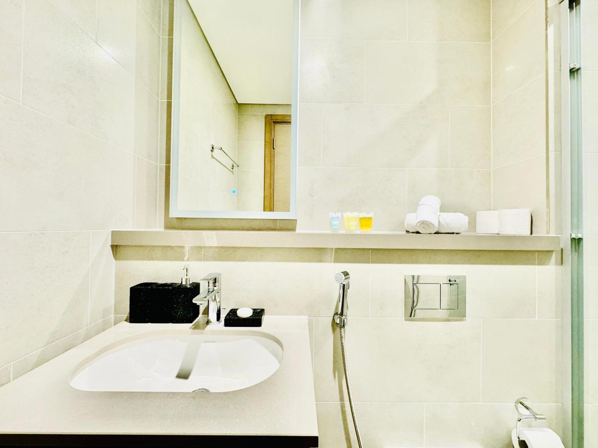 Elegant 2br Escape In Sobha Waves Near Downtown